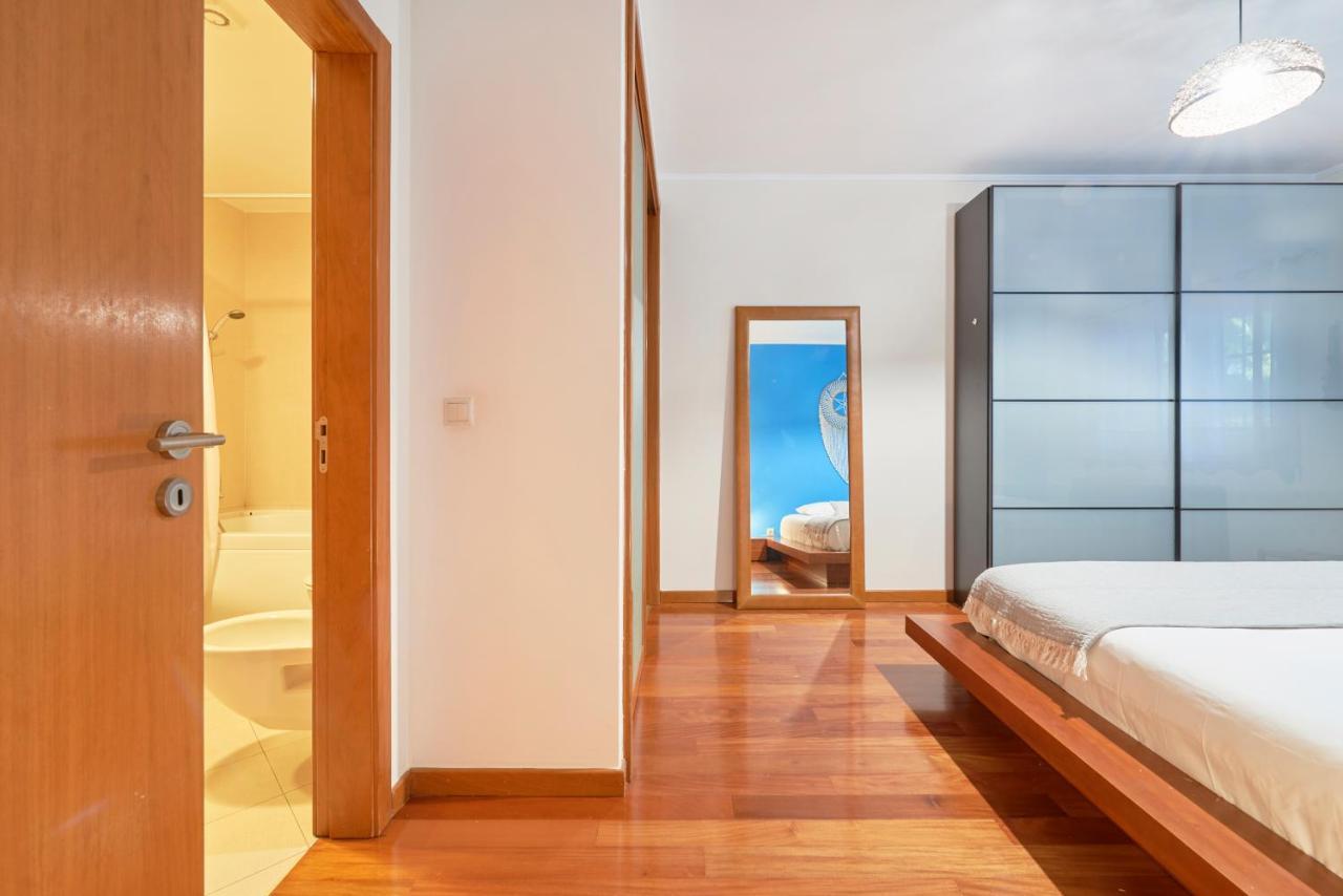 Apartment Sunny At Carcavelos Beach, By Timecooler *